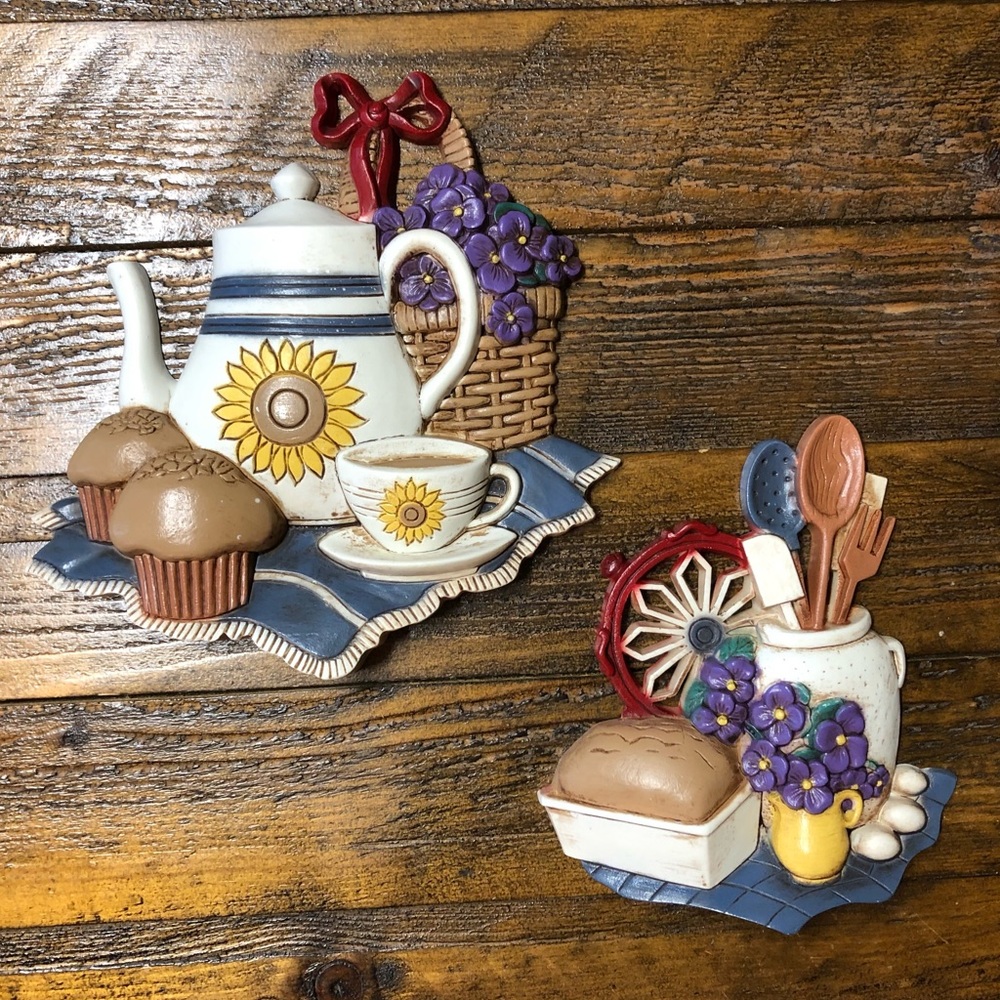 Vintage set of 2 Home Interiors & Gifts Plastic Wall Hangings Teapot Bread